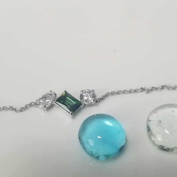 Authentic Swarovski 3 Stones Emerald Green Adjustable Bracelet - Picture 6 of 12